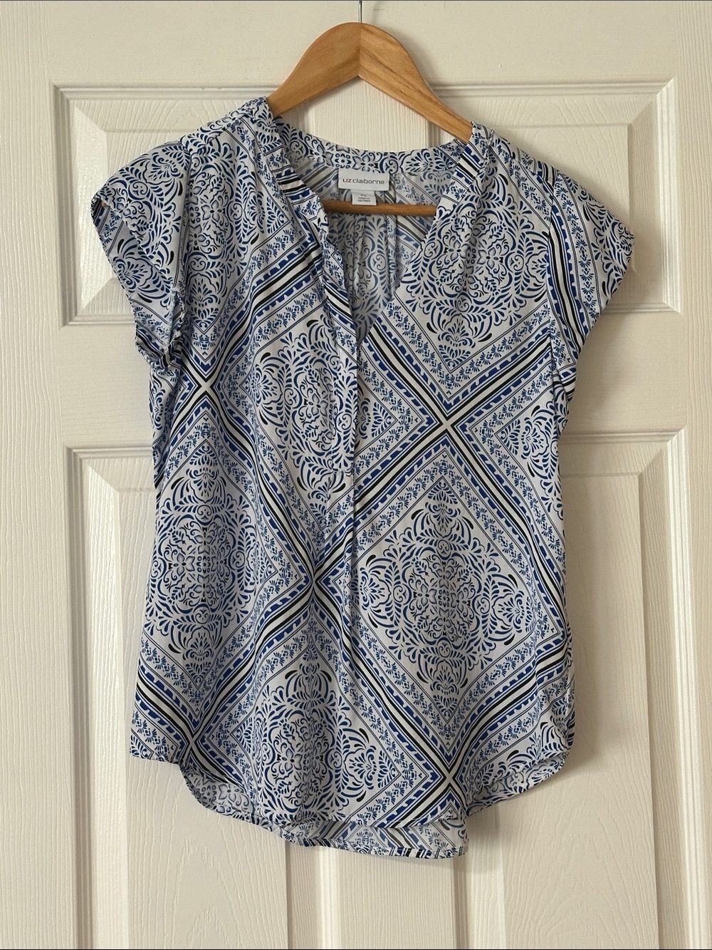 Liz Claiborne Blue & White Printed Cap Sleeve Blouse